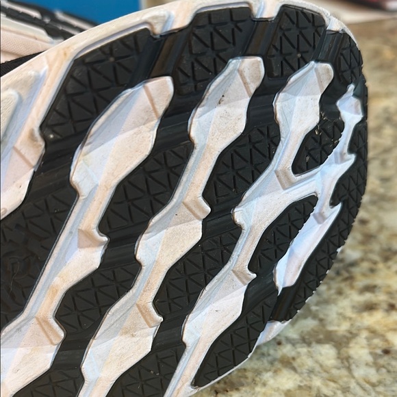 Hoka Clifton 8 black/white Running Shoes 9.5 - Picture 6 of 7
